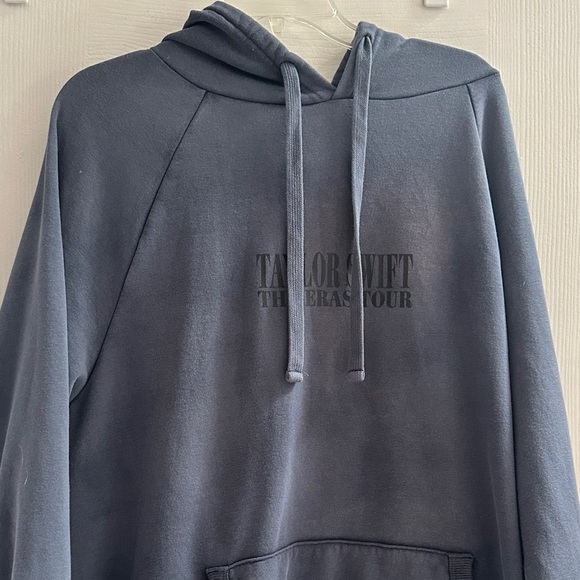 Taylor Swift The Eras Tour 2023 Oversized Navy Washed Blue Hoodie Women’s Large - Picture 3 of 7